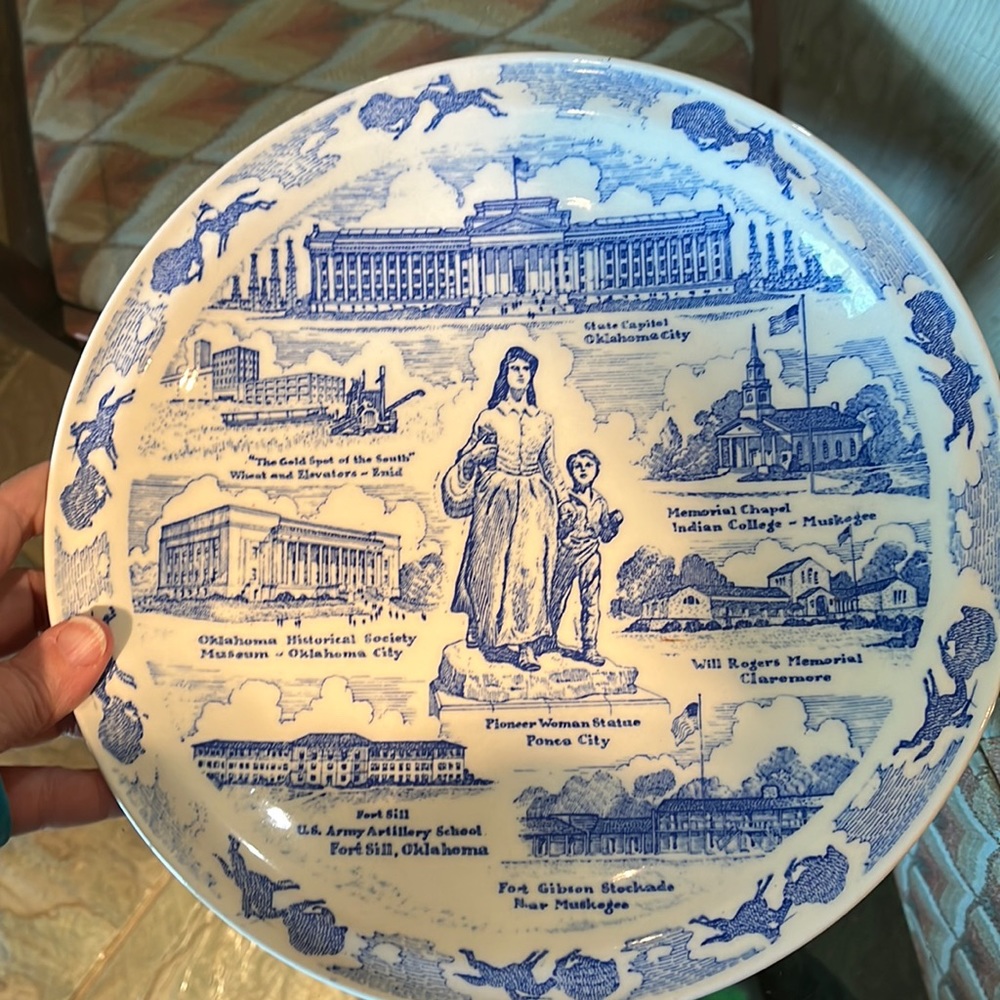 In great condition, Vernon Kilns collectible plate, Oklahoma